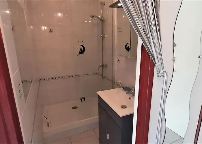 26, Héliopolis E Au Village Naturiste * Agde