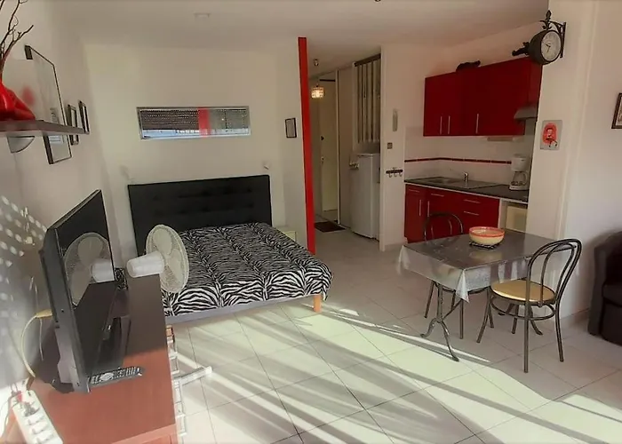 26, Héliopolis E Au Village Naturiste * Agde